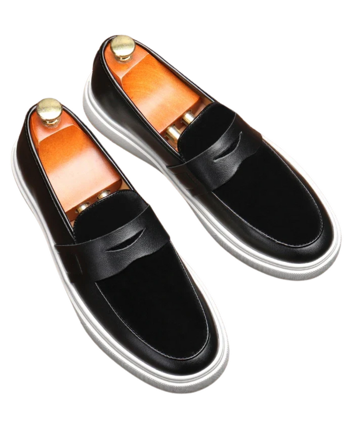 SCARPE DA GINNASTICA CON DESIGN A MOCASSINO